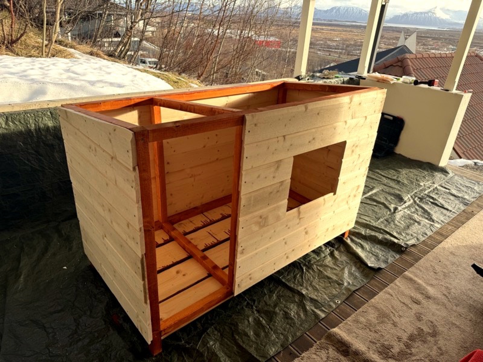 Vegger montert, vindu, to rom, ubeiset